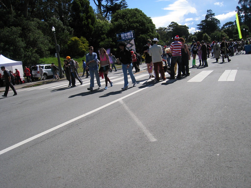 2011 Bay to Breakers Sunday 0725.JPG - I was able to participate in the 2011, 100th anniversary of the San Francisco Bay to Breakers 12K race. A great weekend for sight seeing and racing.
